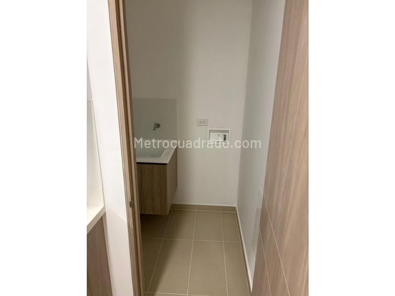 Quiet 1-Bedroom Apartment with Private Garage in La Fe - 4