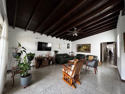 Casa de 4 alcobas en venta en San Marcos, Envigado, 282 m² · foto 3 de 20