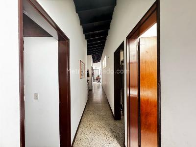 Casa de 4 alcobas en venta en San Marcos, Envigado, 282 m² · foto 14 de 20