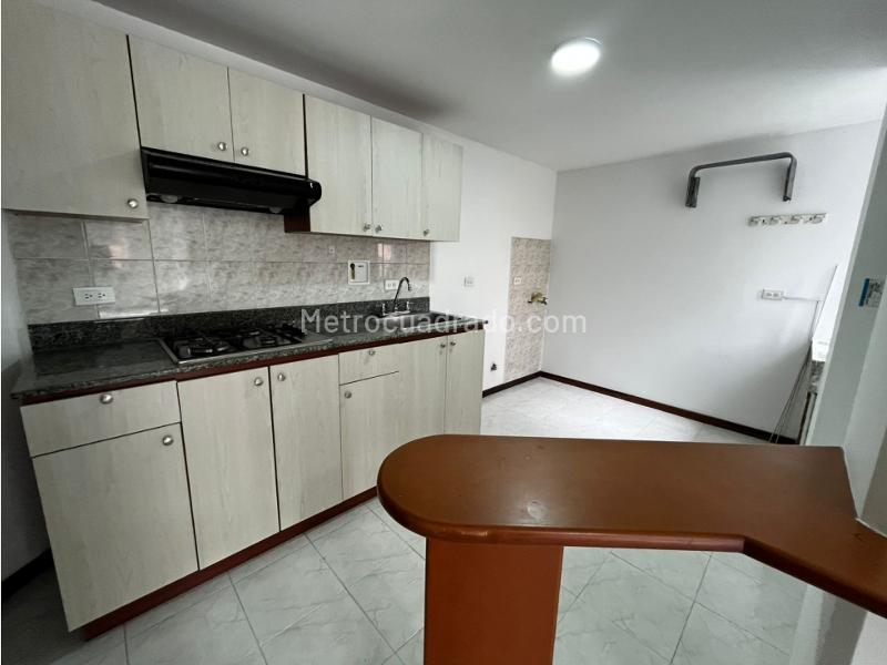 Apartamento Cómodo de 2 Alcobas con Parqueadero en La Loma del Indio - 2