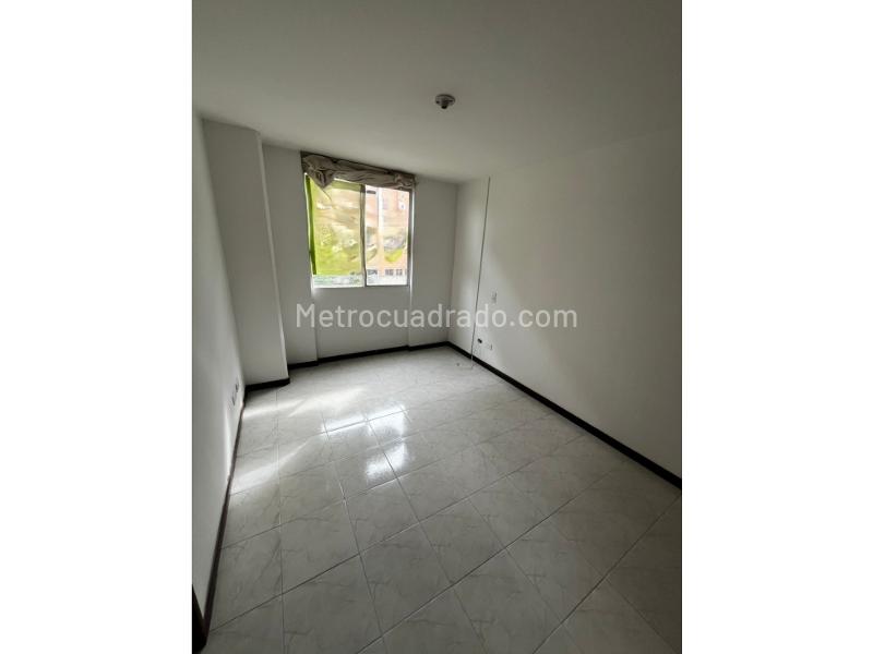 Apartamento Cómodo de 2 Alcobas con Parqueadero en La Loma del Indio - 3