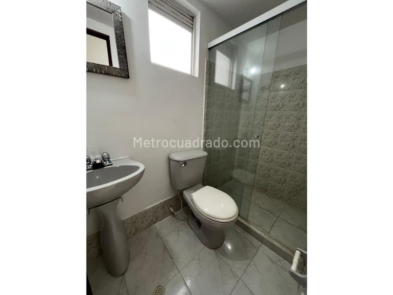 Apartamento Cómodo de 2 Alcobas con Parqueadero en La Loma del Indio - 8