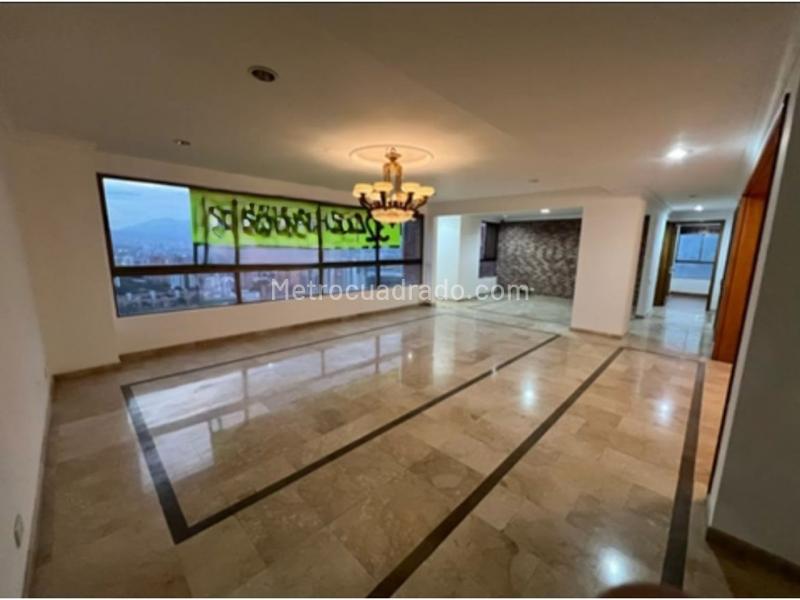 Apartamento Amplio de 3 Alcobas en Milla de Oro - 3