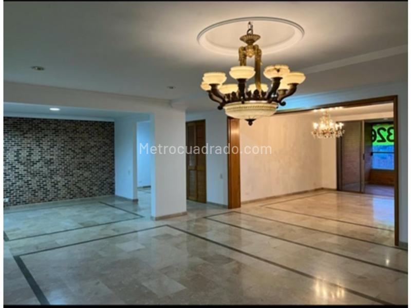 Apartamento Amplio de 3 Alcobas en Milla de Oro - 5