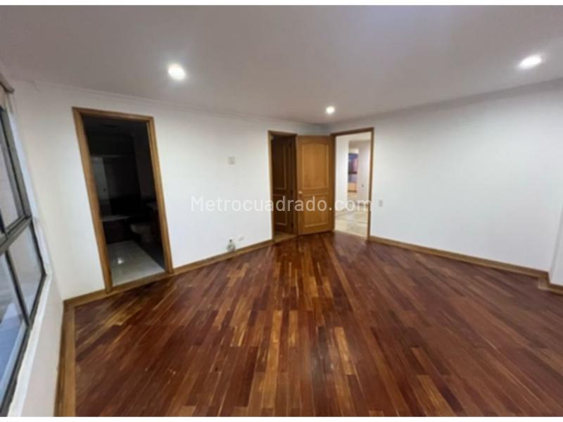 Apartamento Amplio de 3 Alcobas en Milla de Oro - 7