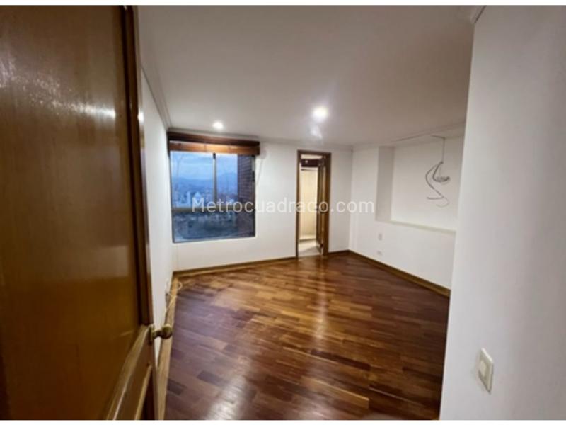 Apartamento Amplio de 3 Alcobas en Milla de Oro - 9