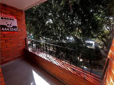 Apartamento en arriendo en Laureles, Medellín · foto 3 de 13