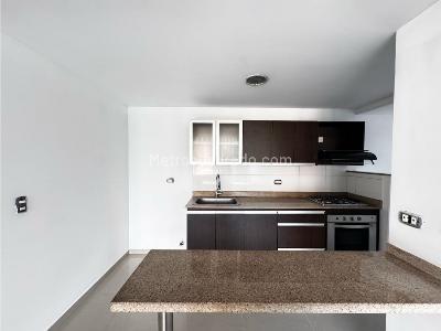 Apartamento de 3 alcobas en venta en Loma De San Julian, Medellín, 92 m² · foto 3 de 13