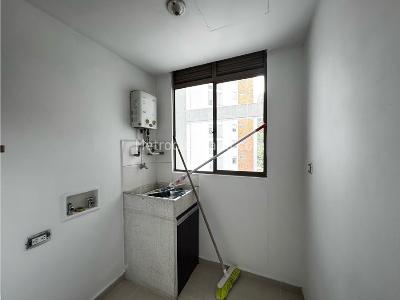 Apartamento de 3 alcobas en venta en Loma De San Julian, Medellín, 92 m² · foto 4 de 13