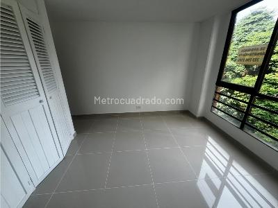 Apartamento de 3 alcobas en arriendo en Zuñiga, Envigado, 124 m² · foto 5 de 9