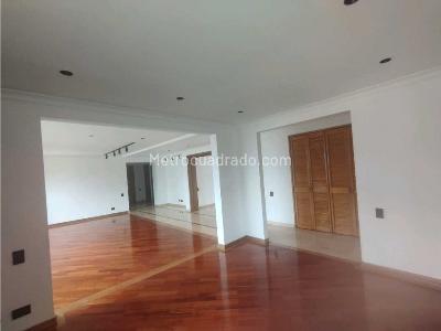 Apartamento de 3 alcobas en arriendo en Los Balsos, Medellín, 211 m² · foto 3 de 20