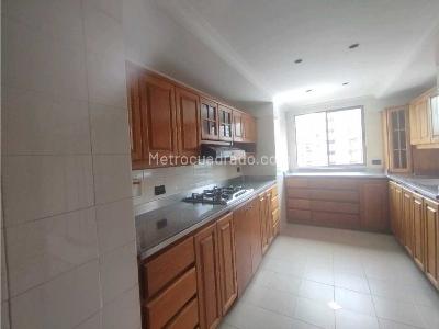 Apartamento de 3 alcobas en arriendo en Los Balsos, Medellín, 211 m² · foto 8 de 20