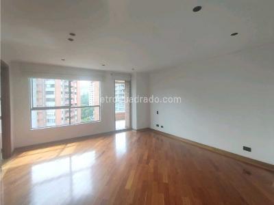 Apartamento de 3 alcobas en arriendo en Los Balsos, Medellín, 211 m² · foto 18 de 20