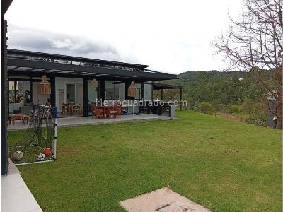 Casa de 3 alcobas en venta en Altos Del Escobero, Envigado, 345 m² · foto 2 de 20