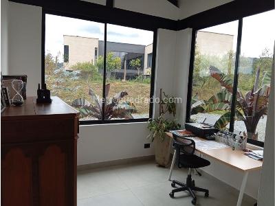Casa de 3 alcobas en venta en Altos Del Escobero, Envigado, 345 m² · foto 11 de 20