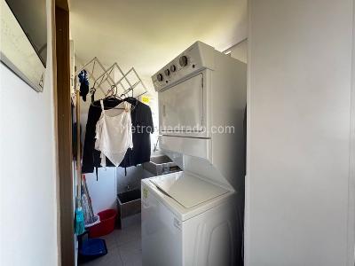 Apartamento en venta en Loma Del Chocho, Envigado · foto 10 de 19