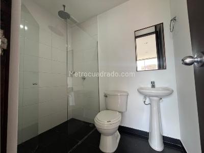 Apartamento en arriendo en El Portal, Envigado · foto 16 de 17