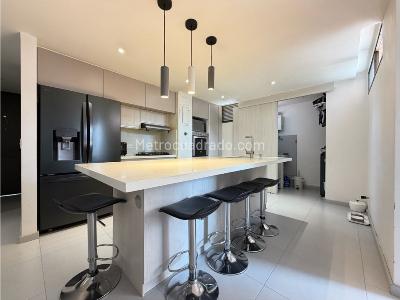 Apartamento de 4 alcobas en venta en San Jose, Sabaneta, 100 m² · foto 18 de 20
