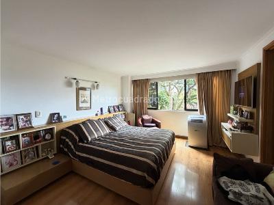 Apartamento de 3 alcobas en venta en El Poblado, Medellín, 134 m² · foto 5 de 13