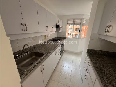 Apartamento de 3 alcobas en arriendo en Patio Bonito, Medellín, 113 m² · foto 10 de 19