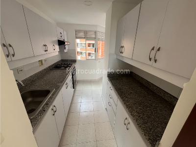 Apartamento de 3 alcobas en arriendo en Patio Bonito, Medellín, 113 m² · foto 11 de 19