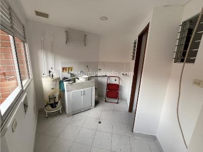 Apartamento de 3 alcobas en arriendo en Patio Bonito, Medellín, 113 m² · foto 12 de 19