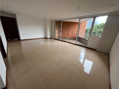 Apartamento de 3 alcobas en arriendo en Patio Bonito, Medellín, 113 m² · foto 3 de 19