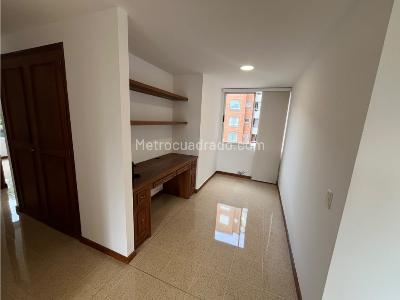 Apartamento de 3 alcobas en arriendo en Patio Bonito, Medellín, 113 m² · foto 4 de 19