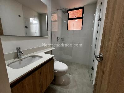 Apartamento de 3 alcobas en arriendo en Camino Verde, Envigado, 89 m² · foto 9 de 12