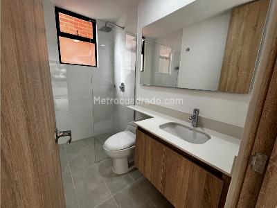Apartamento de 3 alcobas en arriendo en Camino Verde, Envigado, 89 m² · foto 10 de 12