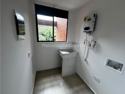 Apartamento de 3 alcobas en arriendo en Camino Verde, Envigado, 89 m² · foto 11 de 12