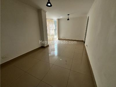 Apartamento de 3 alcobas en arriendo en Camino Verde, Envigado, 80 m² · foto 3 de 9