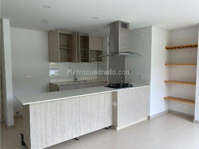 Apartamento de 3 alcobas en arriendo en Loma Del Escobero, Envigado, 80 m² · foto 2 de 9