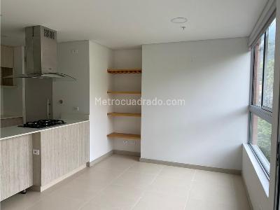 Apartamento de 3 alcobas en arriendo en Loma Del Escobero, Envigado, 80 m² · foto 3 de 9