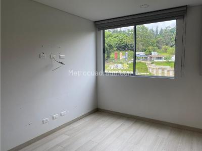 Apartamento de 3 alcobas en arriendo en Loma Del Escobero, Envigado, 80 m² · foto 4 de 9