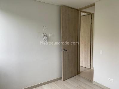 Apartamento de 3 alcobas en arriendo en Loma Del Escobero, Envigado, 80 m² · foto 8 de 9