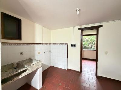 Casa de 3 alcobas en venta en Loma De Las Brujas, Envigado, 180 m² · foto 3 de 18