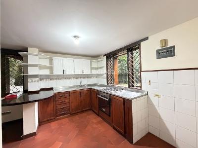 Casa de 3 alcobas en venta en Loma De Las Brujas, Envigado, 180 m² · foto 4 de 18