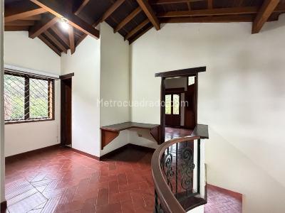Casa de 3 alcobas en venta en Loma De Las Brujas, Envigado, 180 m² · foto 9 de 18