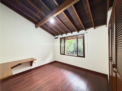 Casa de 3 alcobas en venta en Loma De Las Brujas, Envigado, 180 m² · foto 13 de 18