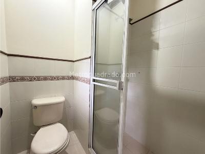Casa de 3 alcobas en venta en Loma De Las Brujas, Envigado, 180 m² · foto 14 de 18