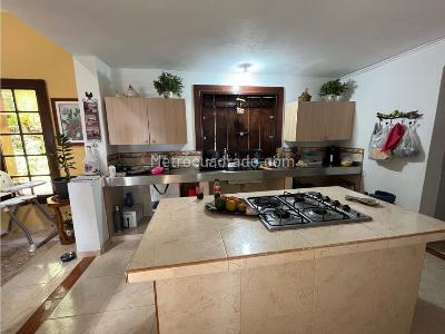 Casa de 5 alcobas en venta en El Salado, Envigado, 253 m² · foto 7 de 20