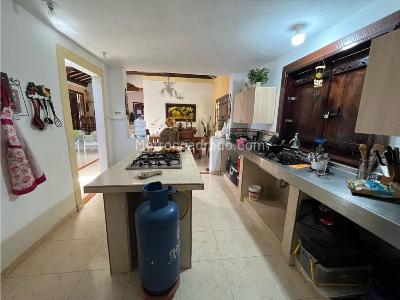 Casa de 5 alcobas en venta en El Salado, Envigado, 253 m² · foto 10 de 20