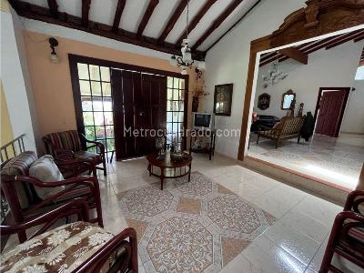 Casa de 5 alcobas en venta en El Salado, Envigado, 253 m² · foto 13 de 20
