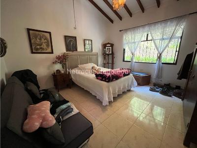 Casa de 5 alcobas en venta en El Salado, Envigado, 253 m² · foto 18 de 20