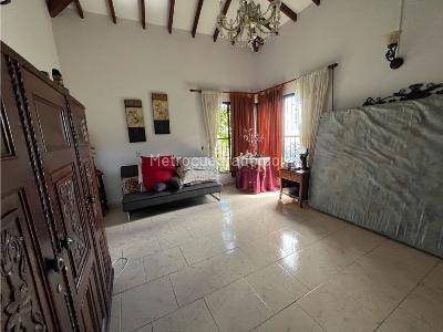 Casa de 5 alcobas en venta en El Salado, Envigado, 253 m² · foto 19 de 20