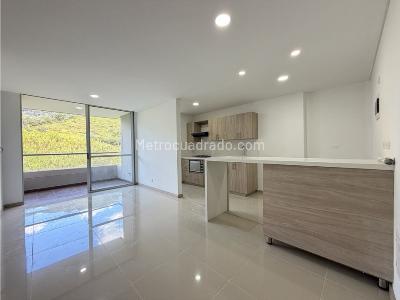 Apartamento de 3 alcobas en venta en Camino Verde, Envigado, 73 m² · foto 2 de 12