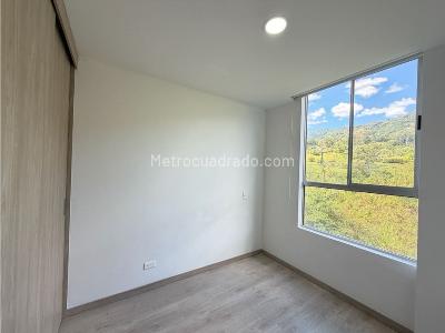 Apartamento de 3 alcobas en venta en Camino Verde, Envigado, 73 m² · foto 5 de 12