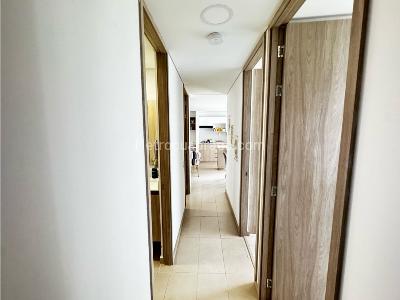 Apartamento de 3 alcobas en venta en San Jose, Sabaneta, 68 m² · foto 18 de 19