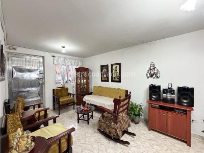 Casa de 4 alcobas en venta en El Trianon, Envigado, 115 m² · foto 2 de 16